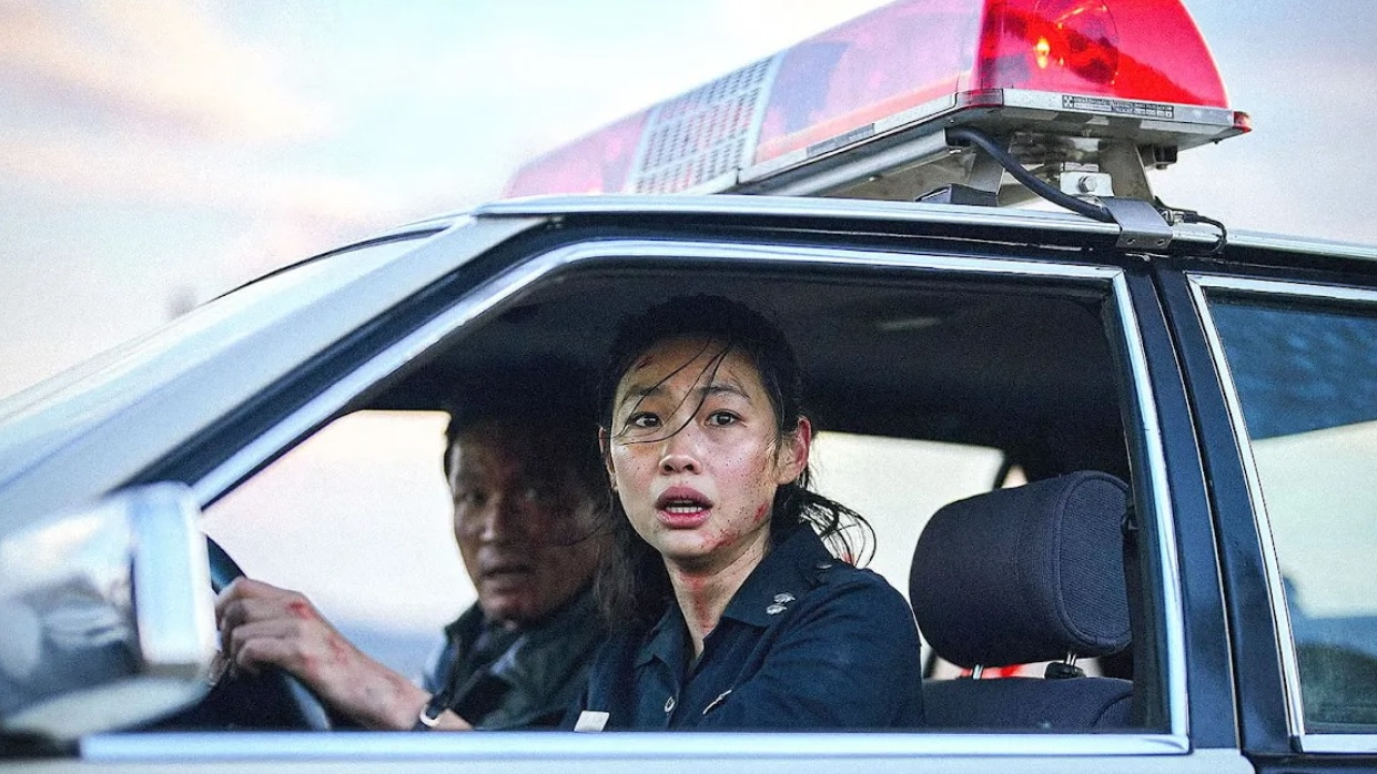 Jung Ho-yeon plays a police deputy dealing with an alien invasion in Hope.