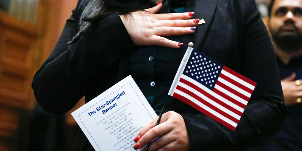 261005 naturalization ceremony vl 1040a 75007e