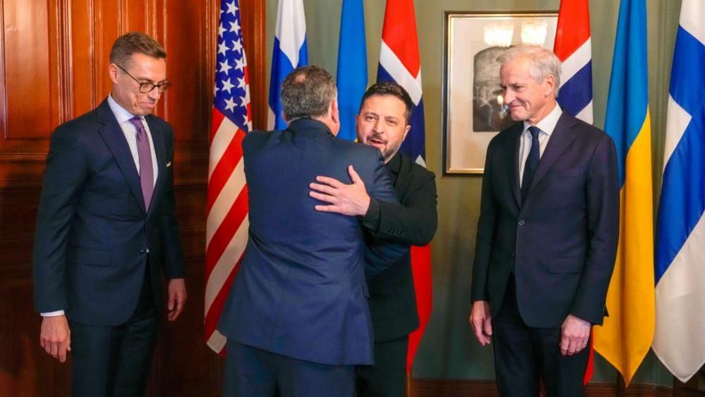 (L-R) Finnish President Alexander Stubb, US Special Envoy Steve Witkoff, Ukrainian President Volodymyr Zelensky and Norway's Prime Minister Jonas Gahr Store meet in Oslo. Zelensky and Witkoff are hugging.