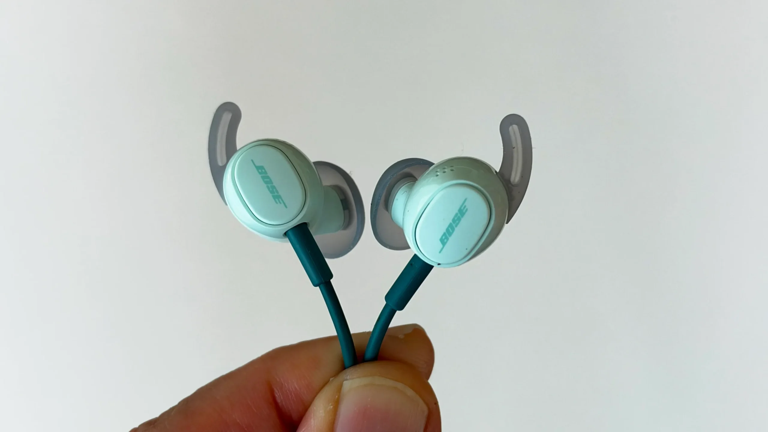 Bose noise cancelling wired earbuds mint close1